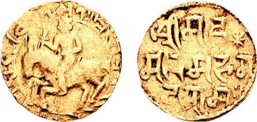 A worn gold coin: the obverse shows a horseman riding to the left in the Sena 'Lakshmana Sena' style; the reverse carries a Nagari legend in three lines